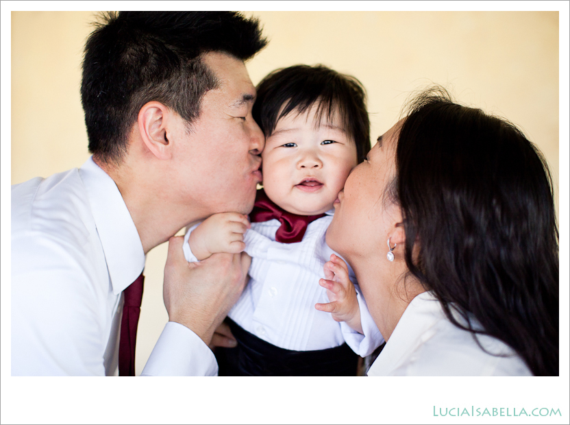 01-Baby-Birthday-Maggianos-Bellagio-family-kiss-hug