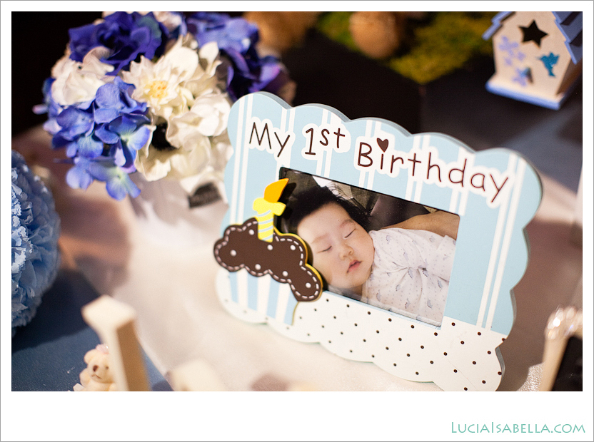 07-Baby-Birthday-Maggianos-gift-table