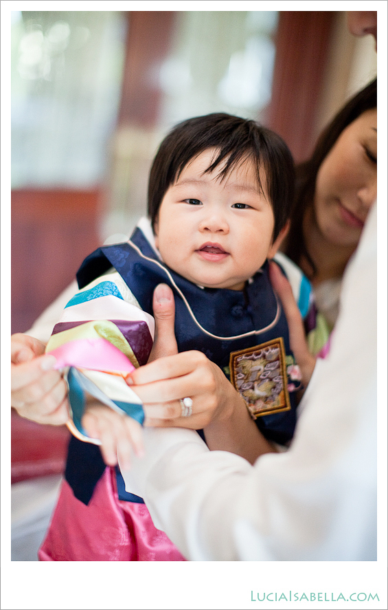 19-Baby-Birthday-Maggianos-Traditional-Korean-Outfit-03
