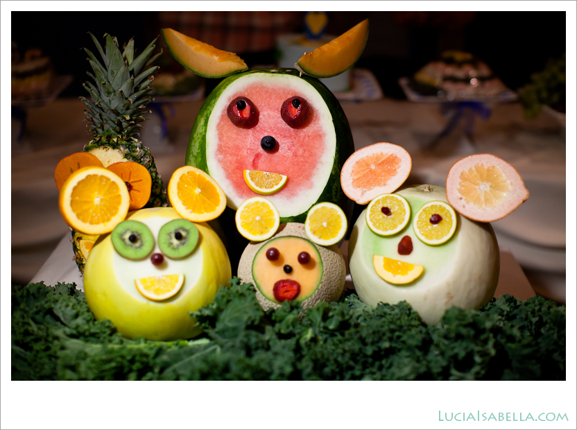 01-Fruit-animal-centerpiece-display